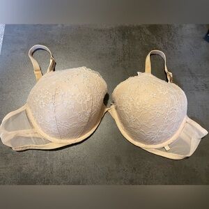 42C Victoria’s Secret Lace Push-Up Bra in Nude